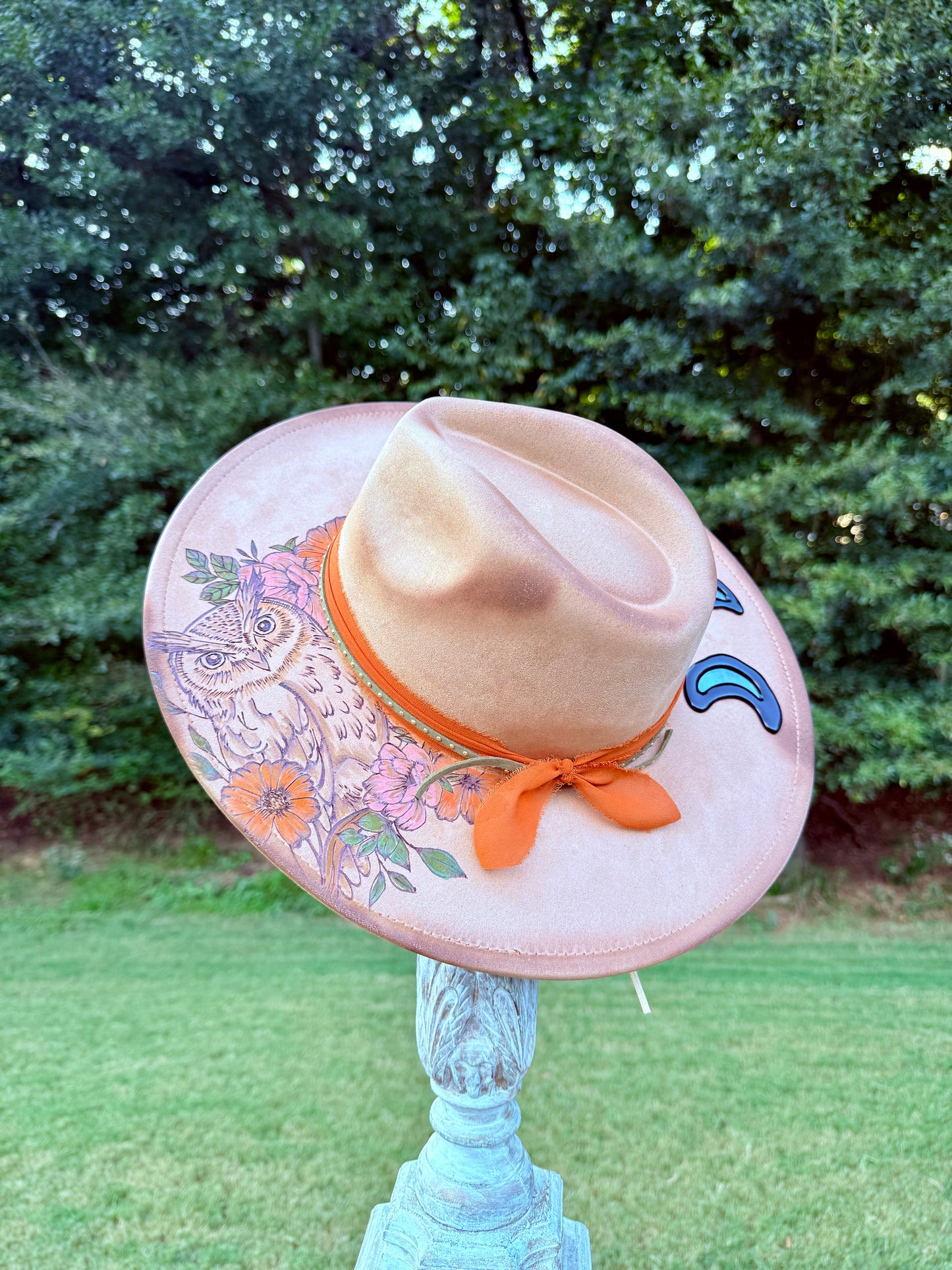 Owl wide brim with holographic windows