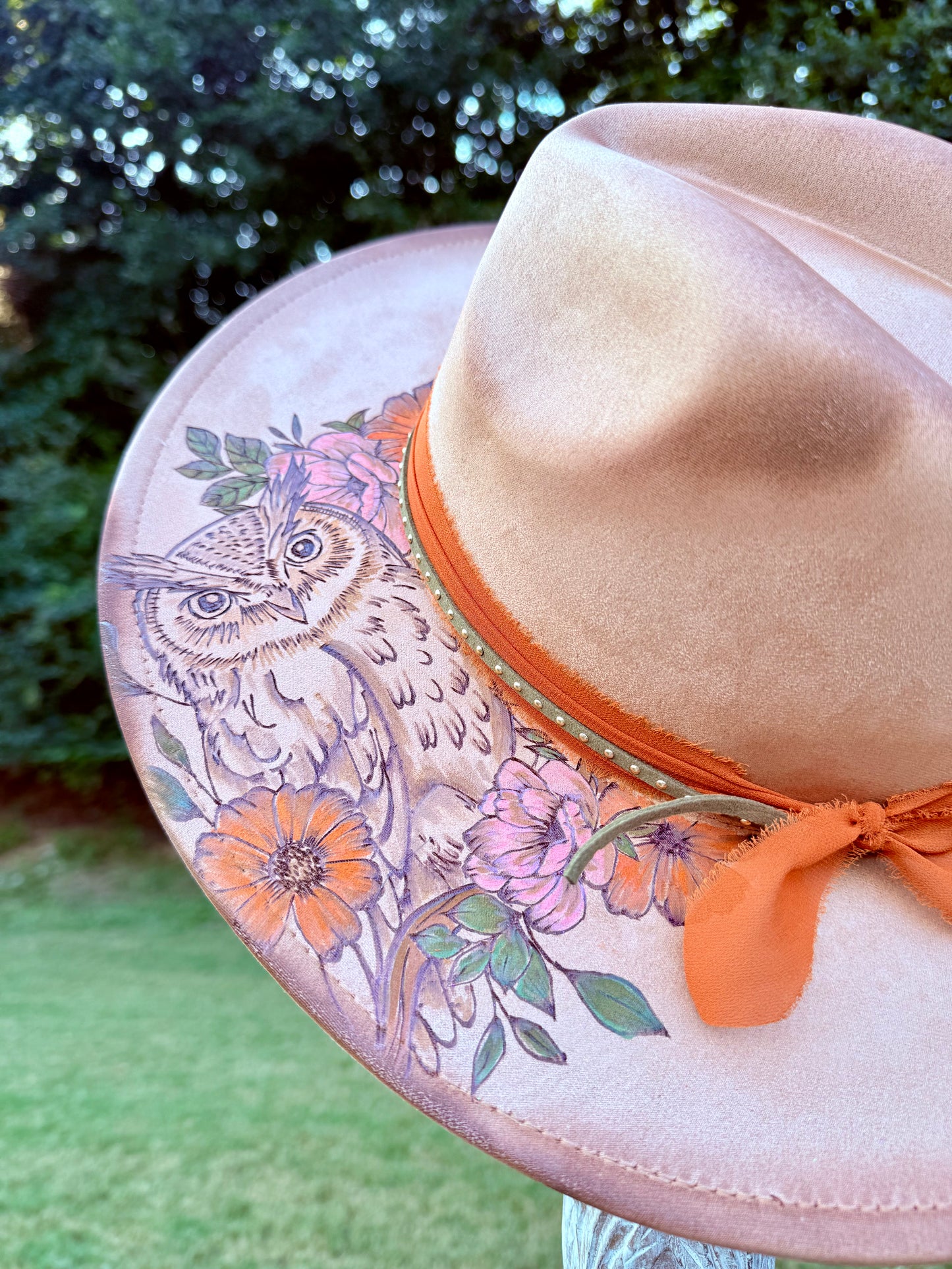 Owl wide brim with holographic windows
