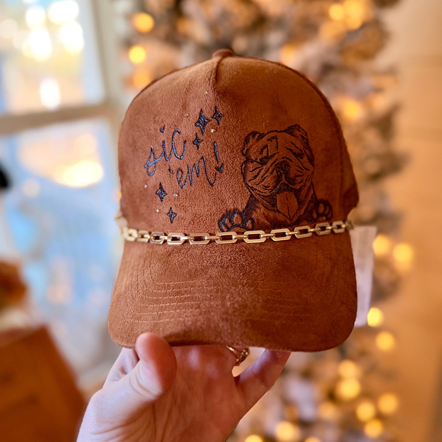 Tan Sic ‘em trucker hat