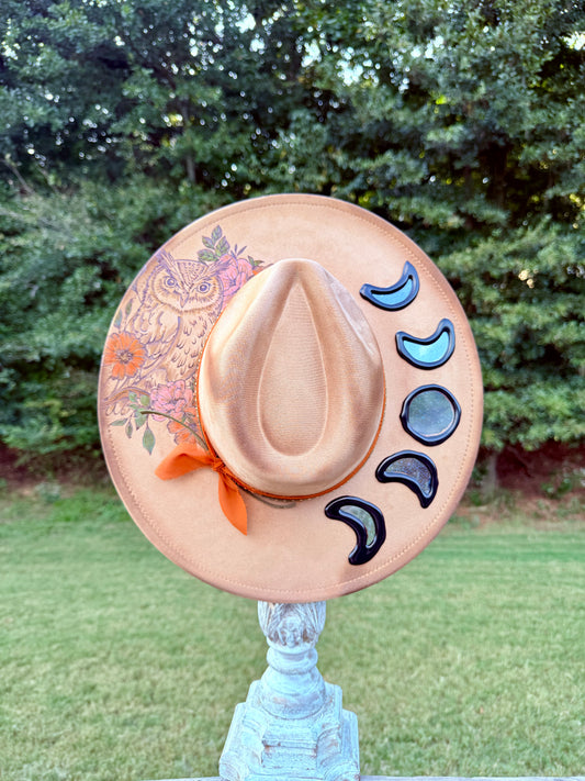 Owl wide brim with holographic windows